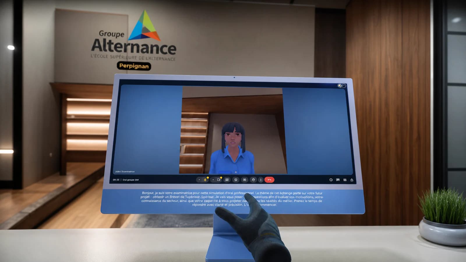 Dans le casque, l'étudiant échange avec une examinatrice virtuelle lors de la simulation d'oral PLAYI à Groupe Alternance Perpignan.